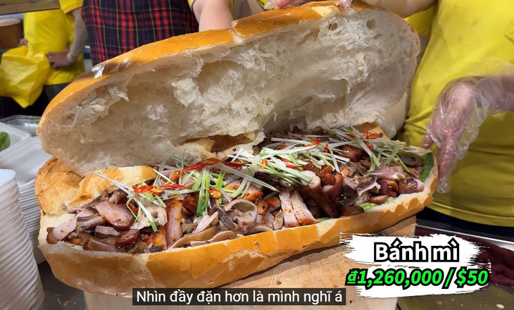 Ổ bánh mì thành phẩm nặng khoảng 5kg, bao gồm 3kg thịt các loại, ổ bánh mì và rau dưa ăn kèm (Ảnh chụp màn hình)