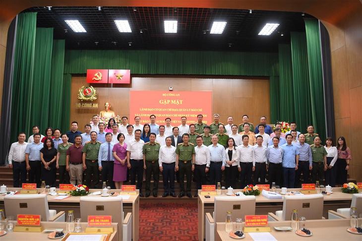 Bộ trưởng Lương Tam Quang với các đại biểu dự cuộc gặp mặt - Ảnh: Bộ Công an