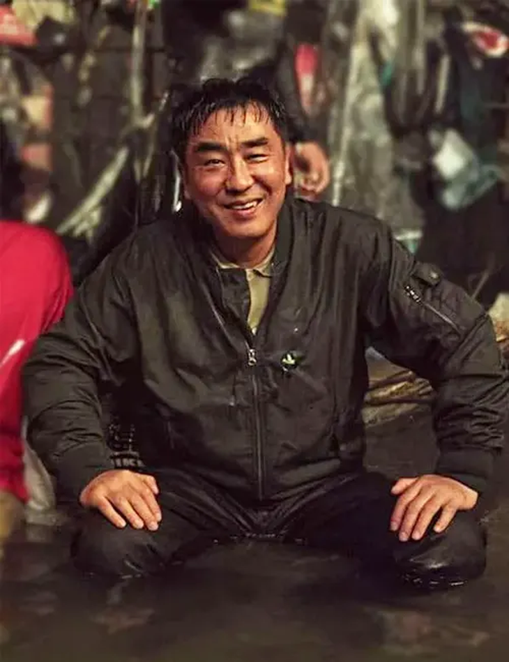 Ông bố bán gà rán Jang Ju Won (Ryu Seung Ryong) trong Moving