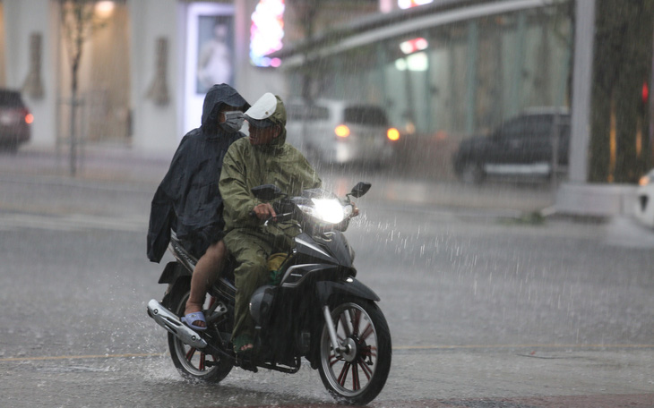 Thời tiết hôm nay 15-6: Cả nước mưa to, Nam Bộ mưa rất to