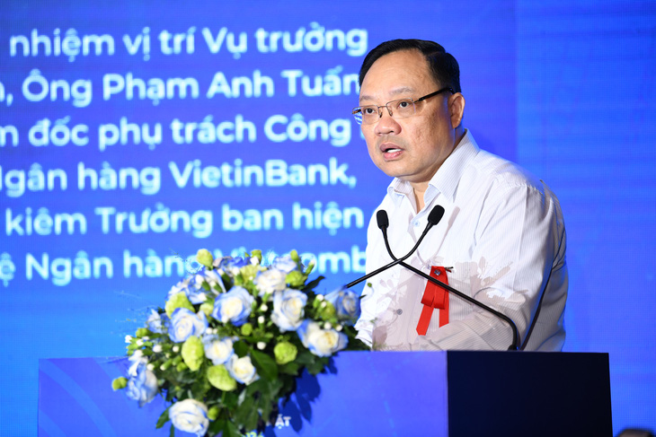 Ông Phạm Anh Tuấn - Vụ trưởng Vụ Thanh toán NHNN trình bày tham luận Đảm bảo an ninh, an toàn, bảo mật trong giao dịch thanh toán không dùng tiền mặt - Ảnh: QUANG ĐỊNH