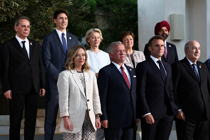 Lãnh đạo các nước dự hội nghị thượng đỉnh G7 ngày 14-6 tại Ý - Ảnh: REUTERS