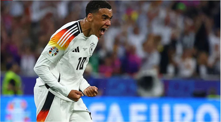 Tiền vệ 21 tuổi Jamal Musiala đã được báo chí châu Âu ca ngợi sau màn trình diễn sáng chói cùng tuyển Đức - Ảnh: Reuters