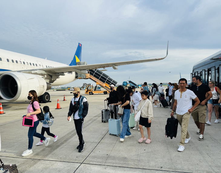 Cục Hàng không Việt Nam đánh giá hãng bay mở nhiều mức giá thấp hơn đáng kể so với mức tối đa theo quy định đối với hạng phổ thông cơ bản trên các đường bay nội địa - Ảnh: CÔNG TRUNG