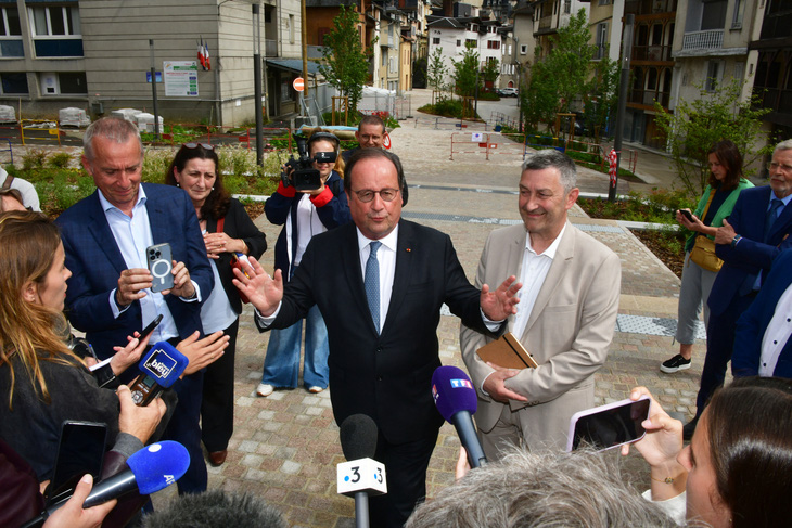 Ngày 15-6, cựu tổng thống Francois Hollande tuyên bố tranh cử trong cuộc bầu cử nghị viện sắp tới - Ảnh: AFP