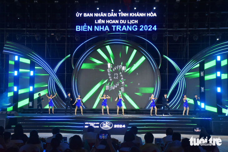 Trong khuôn khổ Liên hoan du lịch biển Nha Trang đã thu hút gần 400.000 lượt khách - Ảnh: TRẦN HOÀI