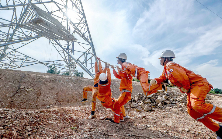 Thủ tướng Chính phủ Phạm Minh Chính thăm, động viên công nhân thi công đường dây 500kV- Ảnh 4.