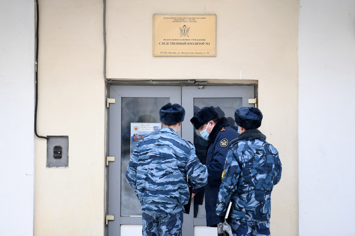 Các nhân viên cai ngục làm việc tại Trung tâm cải huấn (trại giam) Matrosskaya Tishina, Nga tháng 1-2021 - Ảnh: AFP