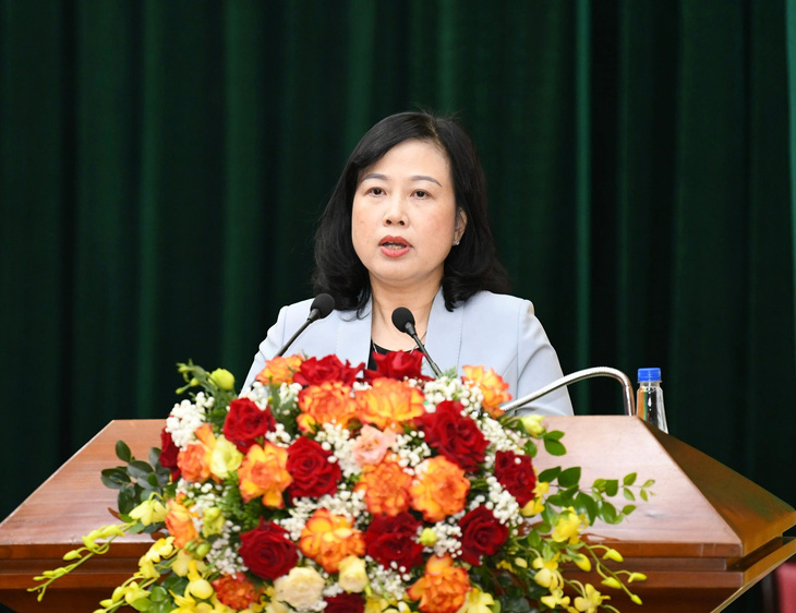 Bộ trưởng Bộ Y tế thông tin về tiến độ xây dựng Bệnh viện Bạch Mai và Việt Đức cơ sở 2 tại tỉnh Hà Nam chiều 17-6 - Ảnh: G.H
