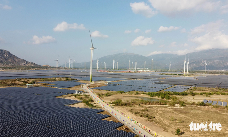 Một góc dự án điện gió, điện năng lượng mặt trời Trung Nam ở Ninh Thuận