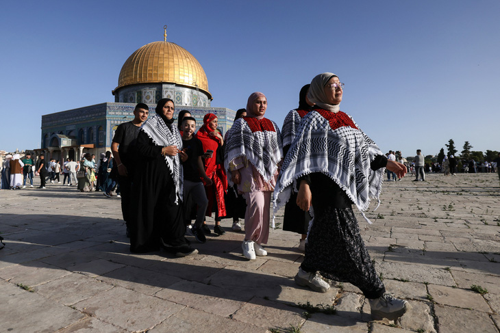 Những người phụ nữ Palestine hành hương đến thánh địa Mecca, ngày 16-6 - Ảnh: AFP