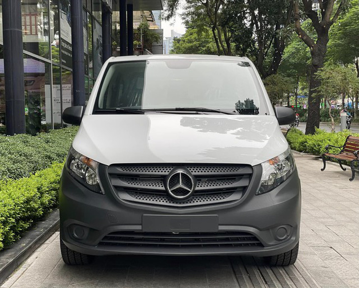 Giá Mercedes-Benz Vito Tourer chỉ cao hơn 200 triệu đồng so với giá tạm tính cao nhất của Transit 2024 - Ảnh: Đại lý Mercedes-Benz