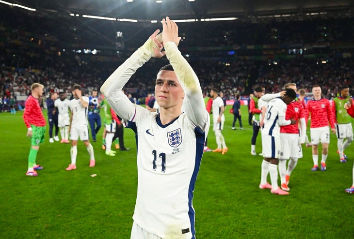 Phil Foden mờ nhạt trong màu áo tuyển Anh trong trận đấu với Serbia - Ảnh: REUTERS