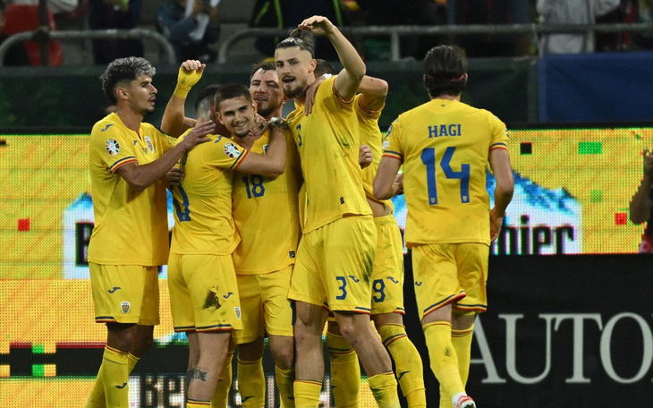 Đội tuyển Romania bị đánh giá thấp hơn Ukraine trong cuộc chạm trán ở Euro 2024 - Ảnh: REUTERS