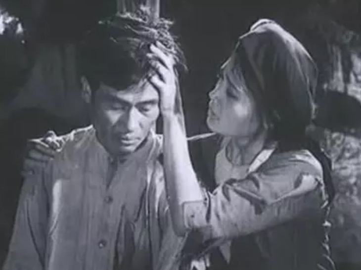 Anh Thái và Lê Vân trong phim Chị Dậu - Ảnh chụp màn hình