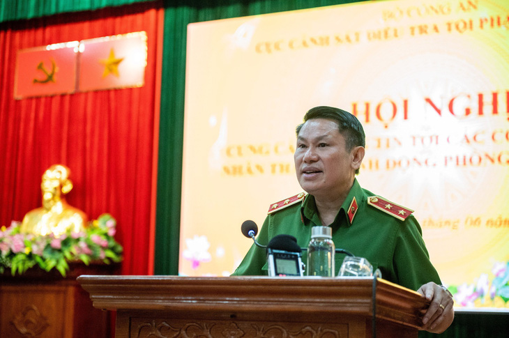 Trung tướng Nguyễn Văn Viện, cục trưởng C04, thông tin tại hội nghị - Ảnh: DANH TRỌNG