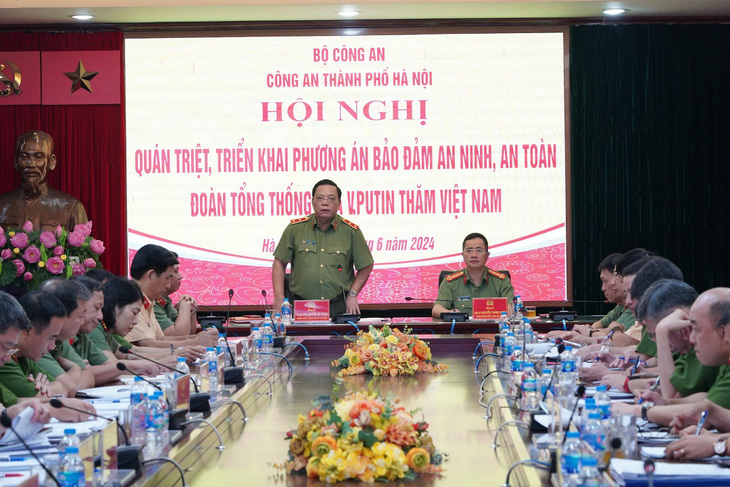 Trung tướng Nguyễn Hải Trung - giám đốc Công an Hà Nội - phát biểu tại hội nghị - Ảnh: Công an cung cấp