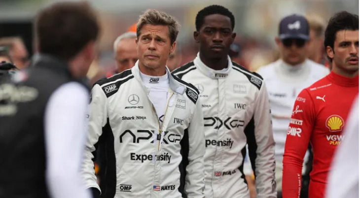 Tài tử Brad Pitt vào vai một tay đua gạo cội bất ngờ quay trở lại đường đua F1 - Ảnh: Getty