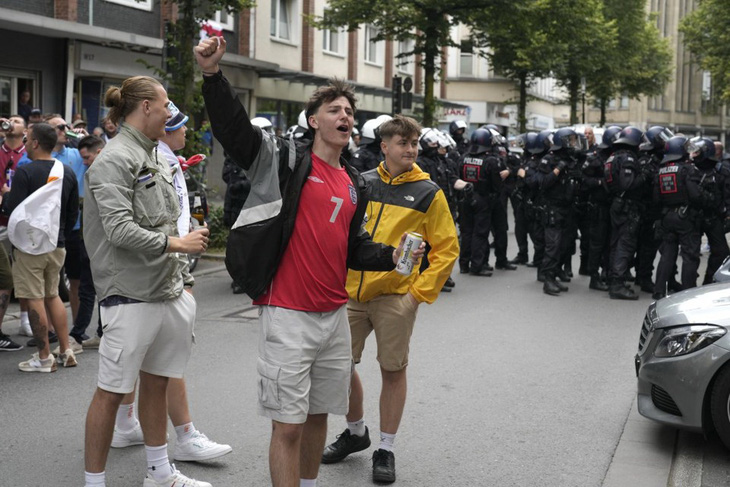 Cảnh sát Đức luôn sẵn sàng đối phó với các tình huống gây ảnh hưởng xấu đến an ninh tại Euro 2024 - Ảnh: AP