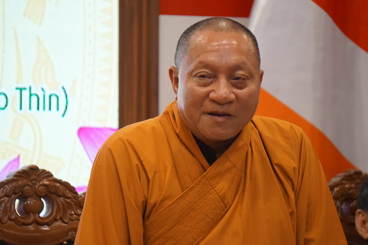 Hòa thượng Thích Gia Quang chia sẻ tại buổi họp báo công bố Giải báo chí toàn quốc về Phật giáo - Ảnh: T.ĐIỂU