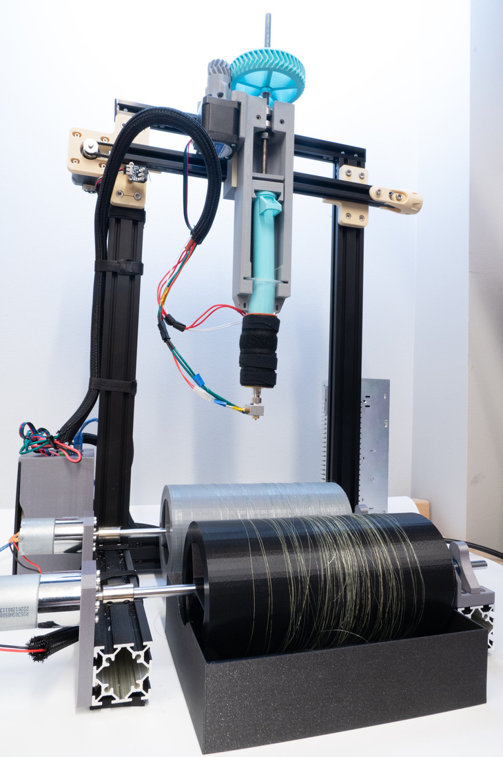 Máy dệt sợi gelatin chỉ tốn 560 USD để chế tạo - Ảnh: Utility Research Lab