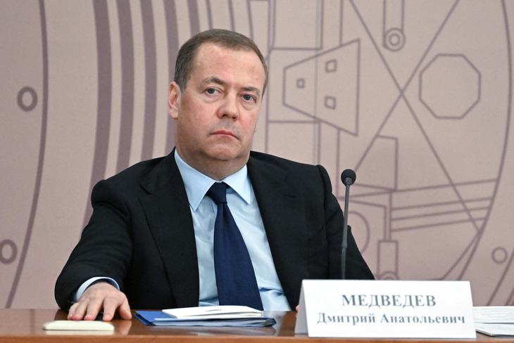 Phó chủ tịch Hội đồng An ninh Nga Dmitry Medvedev dự một cuộc họp gần Matxcơva ngày 13-6 - Ảnh: REUTERS