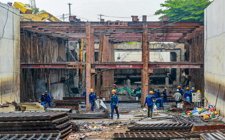 Sau thông xe một nhánh, người dân đi qua hầm chui Nguyễn Văn Linh - Nguyễn Hữu Thọ ra sao?  - Ảnh 1.