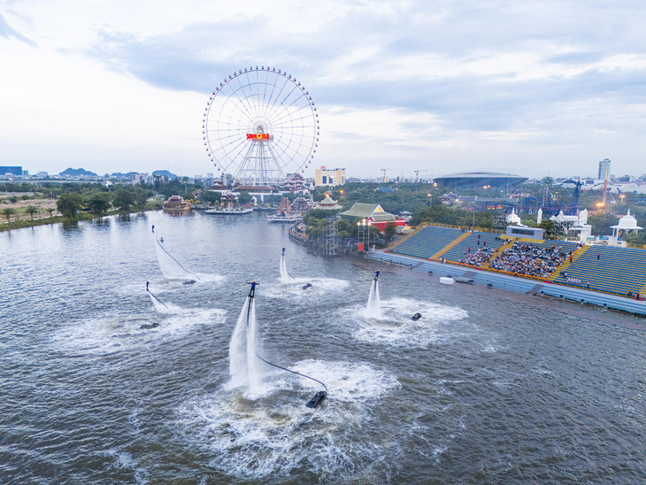 Hồi hộp và mãn nhãn là 2 tính từ mô tả trọn vẹn cảm xúc được "Awaken River" mang đến cho khán giả - Ảnh: BÁ ƯỚC