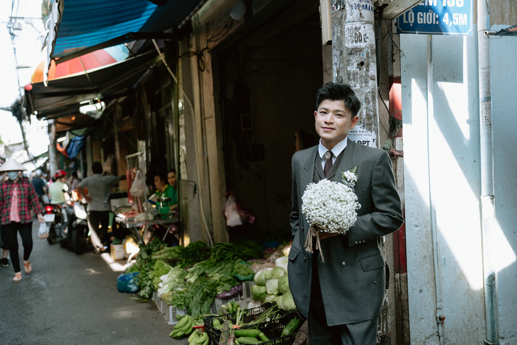 Chợ là nơi chú rể Chun Chan sinh sống và lớn lên - Ảnh: TaMo Studio