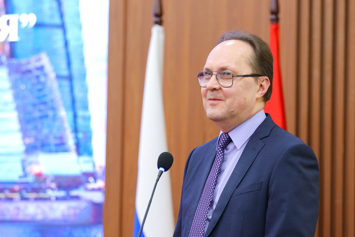 Đại sứ Nga tại Việt Nam Gennady Bezdetko trong sự kiện chia sẻ thông tin về nước Nga vào tháng 5 tại Hà Nội - Ảnh: VUFO