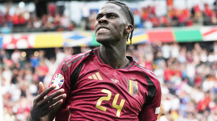 Tiền vệ tuyển Bỉ Amadou Onana bị nhầm là thủ môn Andre Onana của Man Utd tại Euro 2024 - Ảnh: Getty