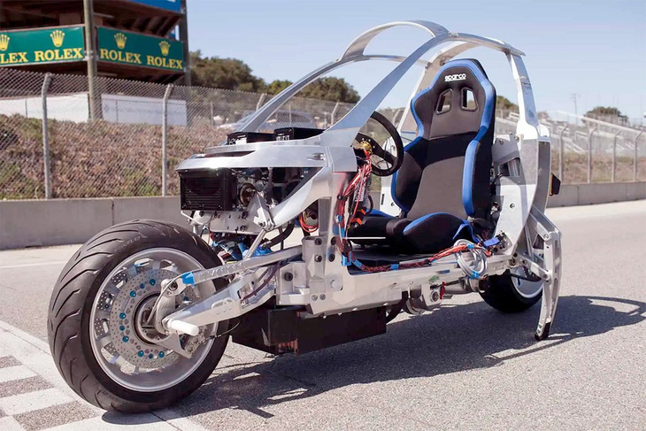 Xe điện tự cân bằng độc đáo: Nhỏ như xe máy, an toàn như ô tô, bị tông không lật- Ảnh 6.