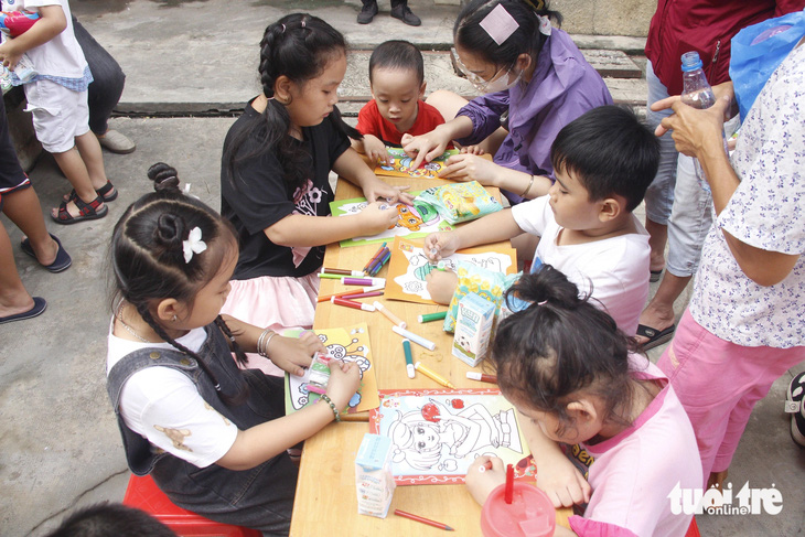 Trẻ em phường An Phú vui chơi tại ngày hội Vì đàn em thân yêu - Ảnh: CÔNG TRIỆU