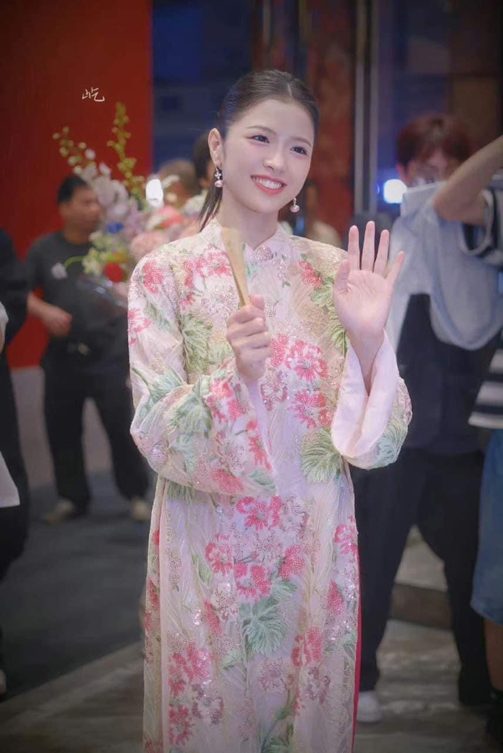 Suni Hạ Linh hướng dẫn dàn chị đẹp hát dân ca Bắc Bộ- Ảnh 3.