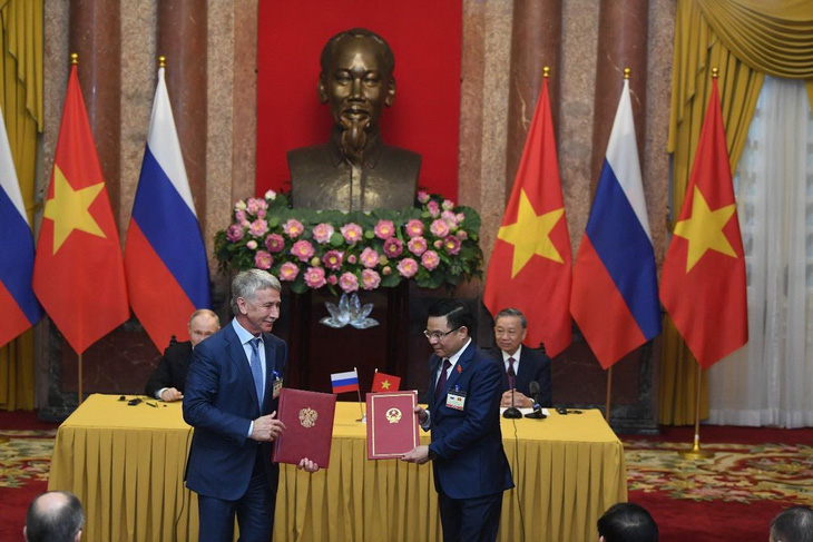 Chú thích ảnh: Chủ tịch nước Tô Lâm và Tổng thống Liên bang Nga Vladimir Putin chứng kiến lễ trao Bản ghi nhớ về hợp tác tại Việt Nam giữa Tập đoàn Dầu khí Việt Nam và Công ty cổ phần Novatek - Ảnh: PVN