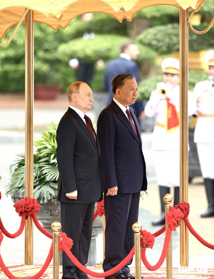 Đây là lần đầu tiên Chủ tịch nước Tô Lâm và Tổng thống Putin gặp nhau trên cương vị mới - Ảnh: NGUYỄN KHÁNH
