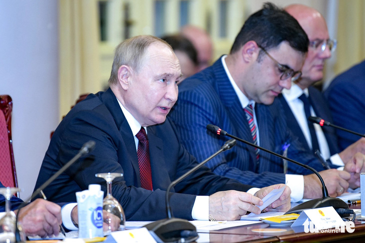Tổng thống Putin phát biểu tại hội đàm - Ảnh: NAM TRẦN