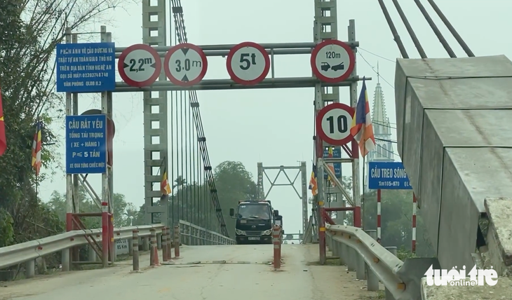 Cầu treo sông Giăng ở huyện Thanh Chương, Nghệ An xuống cấp - Ảnh: DOÃN HÒA