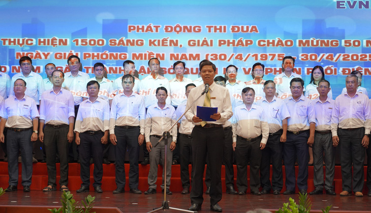 Ông Lê Văn Minh - chủ tịch Công đoàn EVNHCMC phát động thi đua thực hiện 1.500 sáng kiến, giải pháp từ nay đến 7-8-2026 - Ảnh: ĐOÀN DUY
