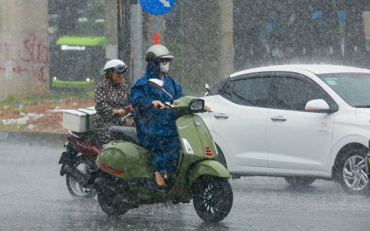 Thời tiết hôm nay 21-6: Bắc Bộ nắng nóng, Nam Bộ có nơi mưa rất to