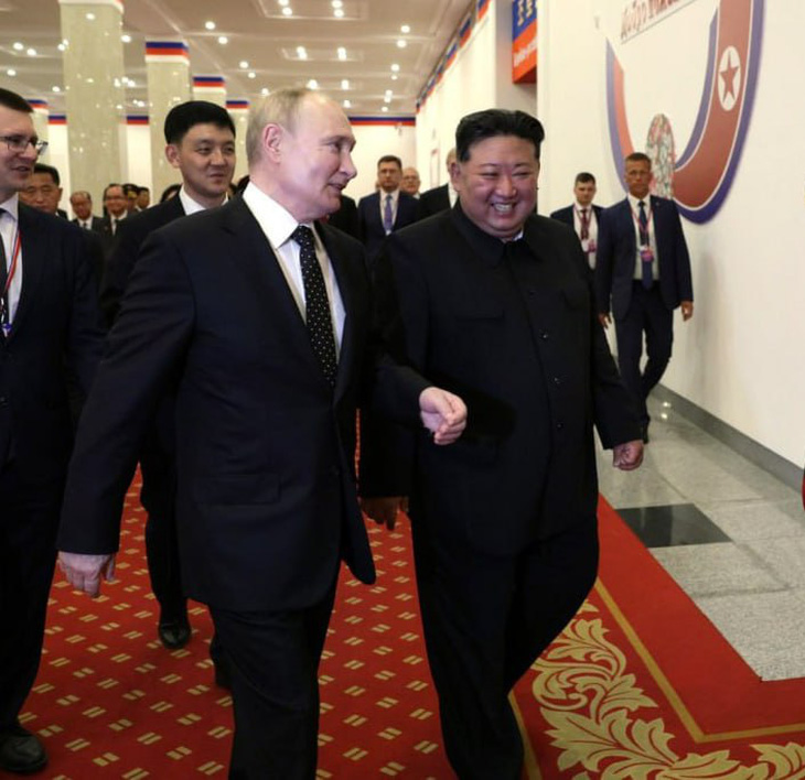 Lãnh đạo Triều Tiên Kim Jong Un và Tổng thống Nga Vladimir Putin tại Bình Nhưỡng - Ảnh: RT