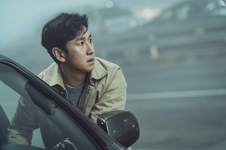 Phim Dự án mật: Thảm họa trên cầu là một trong những bộ phim cuối cùng của Lee Sun Kyun - Ảnh: ĐPCC