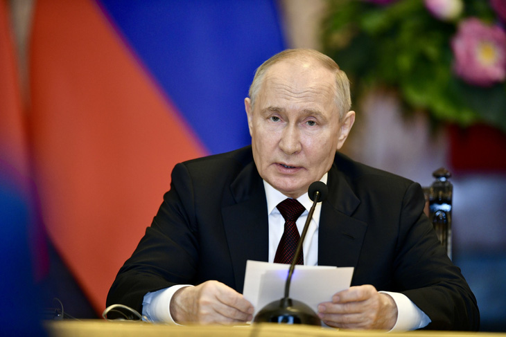 Tổng thống Putin phát biểu tại cuộc gặp báo chí - Ảnh: NAM TRẦN