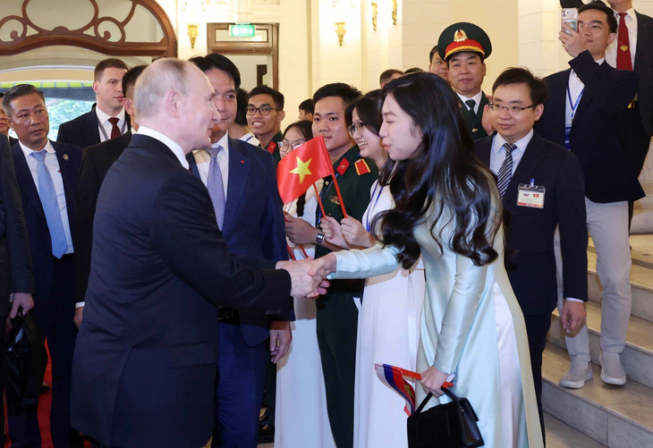 Tổng thống Liên bang Nga Vladimir Putin đến dự buổi gặp gỡ lãnh đạo Hội hữu nghị Việt - Nga và các thế hệ cựu sinh viên Việt Nam học tại Nga - Ảnh: TTXVN