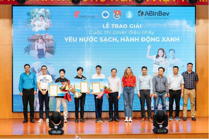 AB InBev trao giải cuộc thi cover điệu nhảy ‘Yêu nước sạch, hành động xanh’- Ảnh 1.