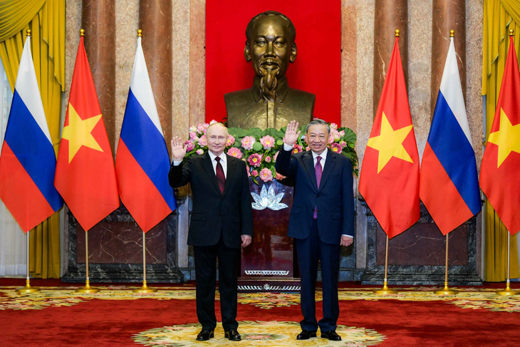 Chủ tịch nước Tô Lâm gặp Tổng thống Putin - Ảnh: NAM TRẦN