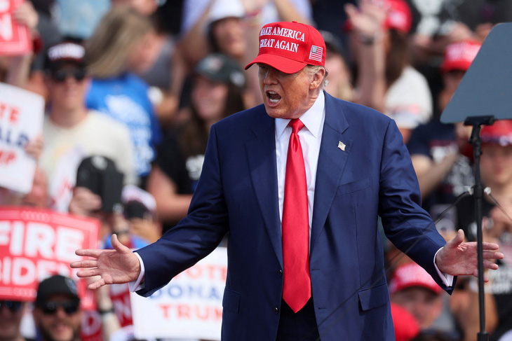 Cựu tổng thống Mỹ và ứng cử viên tổng thống của Đảng Cộng hòa Donald Trump phát biểu trong buổi vận động tranh cử ở Racine, Wisconsin, Mỹ, ngày 18-6-2024 - Ảnh: REUTERS