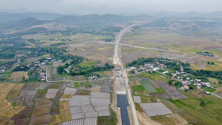 Dự án đầu tư xây dựng đường bộ cao tốc Khánh Hòa - Buôn Ma Thuột, giai đoạn 1 chậm tiến độ - Ảnh: SƠN HỒNG