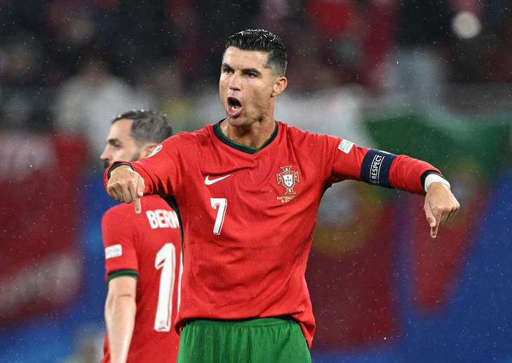 Ronaldo gây thất vọng ở trận ra quân - Ảnh: REUTERS