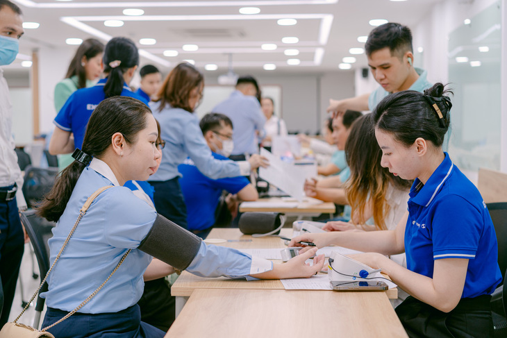 Cán bộ nhân viên Eximbank đã đóng góp 200 đơn vị máu phục vụ cấp cứu và dự phòng cho người bệnh - Ảnh: Eximbank